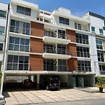 Grupo Kings Suites - Monte Chimborazo 567